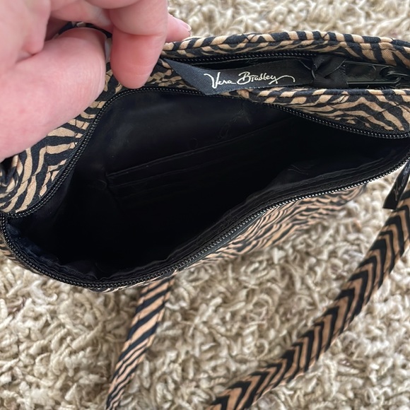 Vera Bradley crossbody purse EUC measures  8 x 8 - Picture 8 of 8